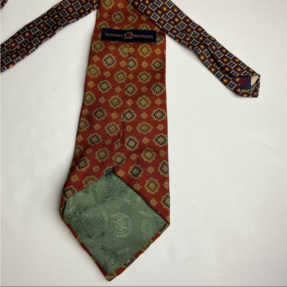 TOMMY HILFIGER Bundle (2) Elegant Patterned Ties - Picture 6 of 13